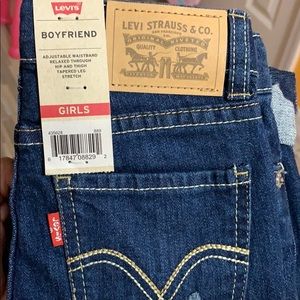 Girls Levi’s jeans boyfriend cut
